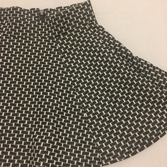 Checkered black and white school girl skirt - Picture 4 of 6